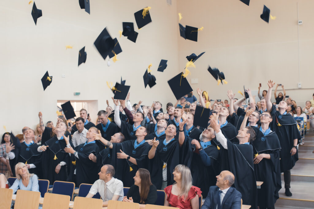 Išleista nauja kolegijos absolventų karta