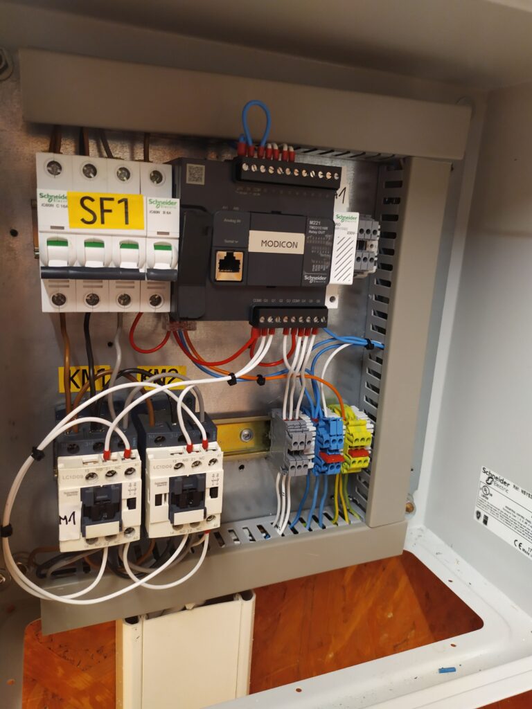 Elektros ir automatikos inžinerijos studentai dalyvavo tarptautiniame meistriškumo konkurse