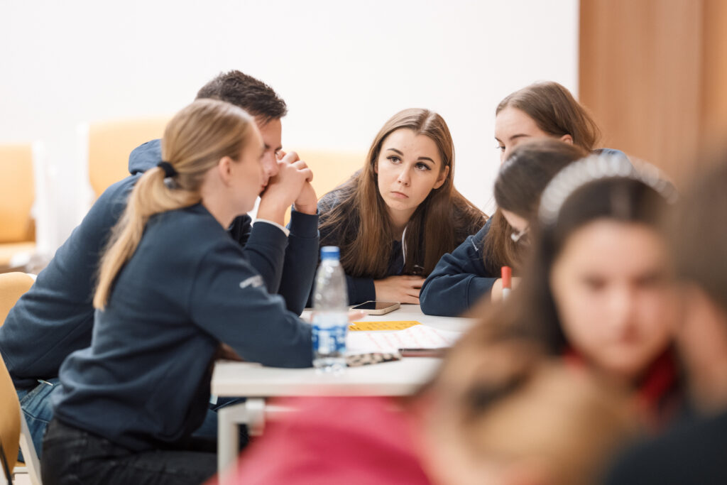Nugriaudėjo PROFADIENIS: studentai matavosi profesijas
