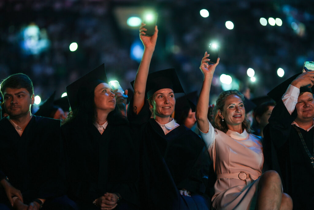 Studijų finišas: Klaipėdos valstybinės kolegijos absolventams įteikti aukštojo mokslo diplomai