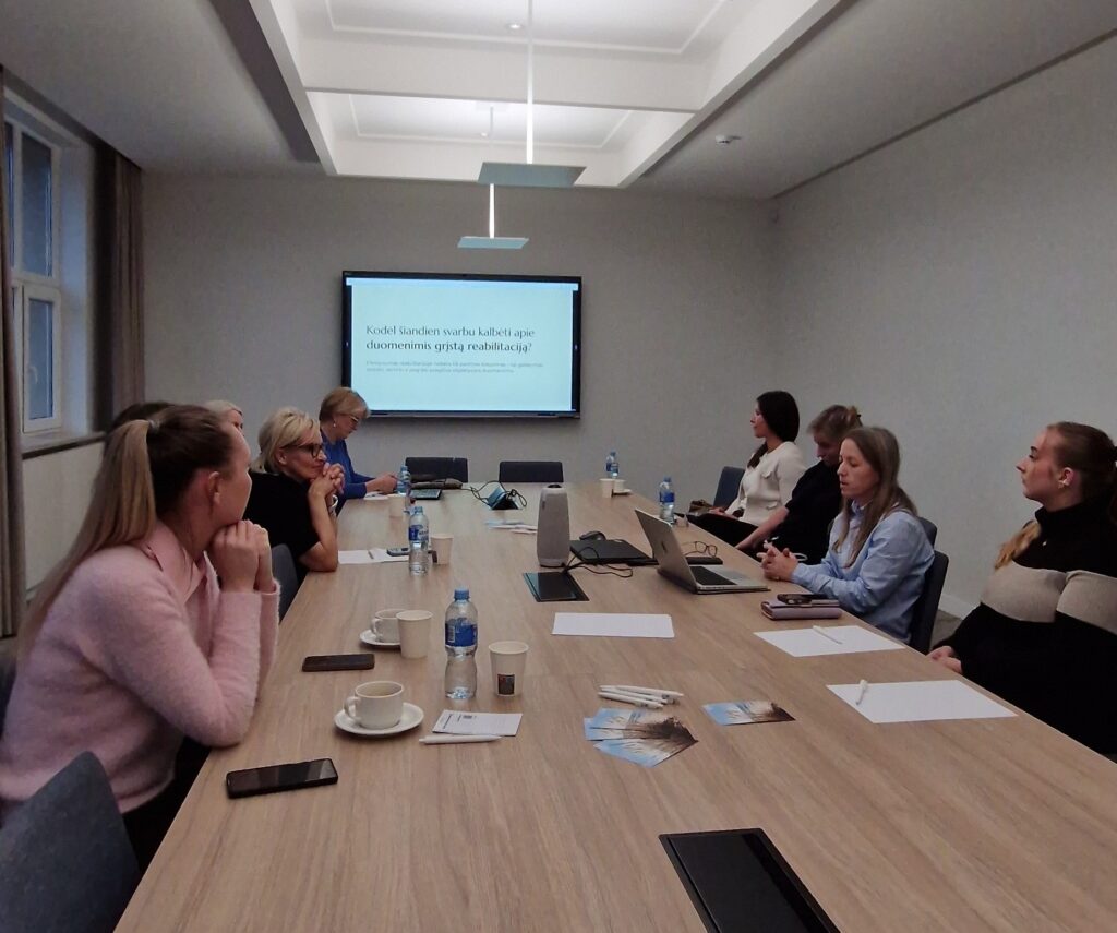 Kineziterapijos studijų programos „Apskritojo stalo“ diskusija su darbdaviais ir socialiniais partneriais