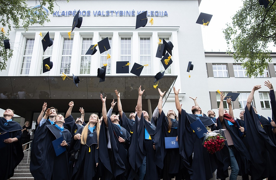 Klaipėdos valstybinės kolegijos direktorius dr. Remigijus Kinderis dienraštyje „Atvira Klaipėda“ išreiškė savo nuomonę apie regioninę aukštojo mokslo politiką